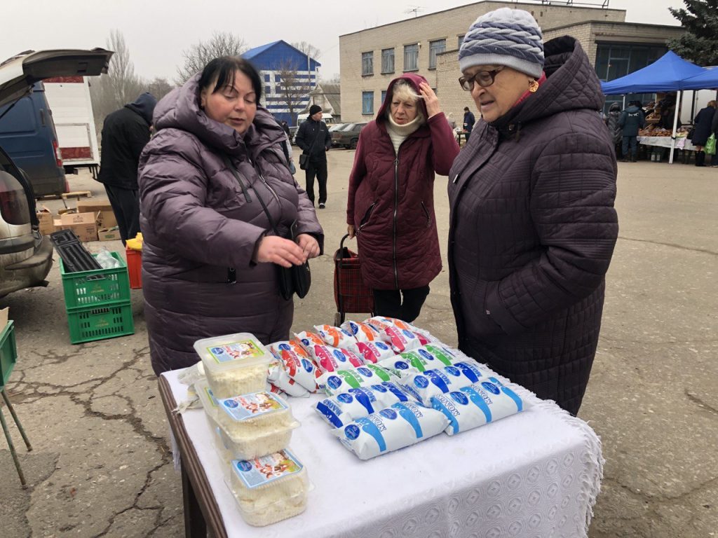 В пгт Володарское состоялась сельскохозяйственная ярмарка 17