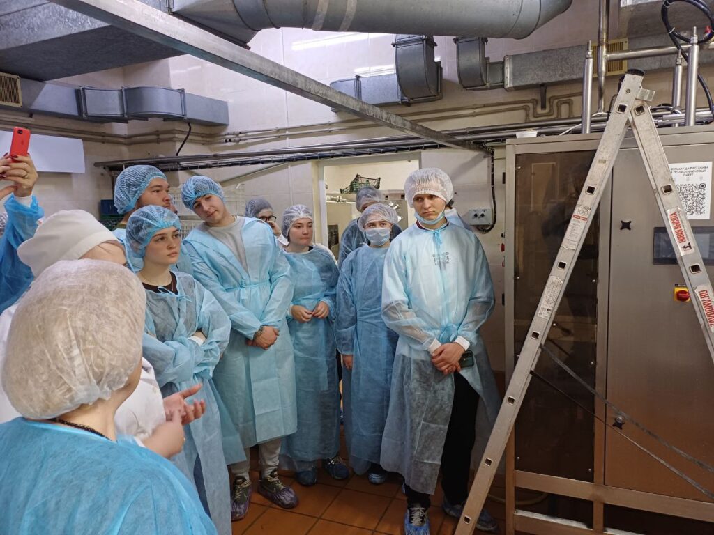 Студенты ДонНУЭТ ознакомились с работой Макеевского комбината детского питания 1