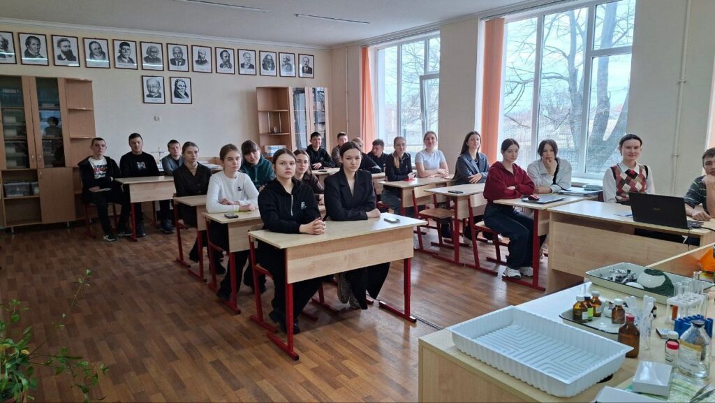 Донбасская аграрная академия расширяет сеть агротехнологических классов: практическая наука приходит в школы ДНР 2 Донбасская аграрная академия расширяет сеть агротехнологических классов: практическая наука приходит в школы ДНР 1